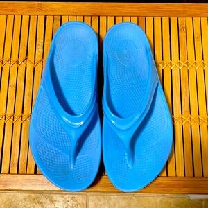 💙OOFOS Pastel Blue Recovery Toe Post Sandals Great Condition!  Size W-9 EU-40